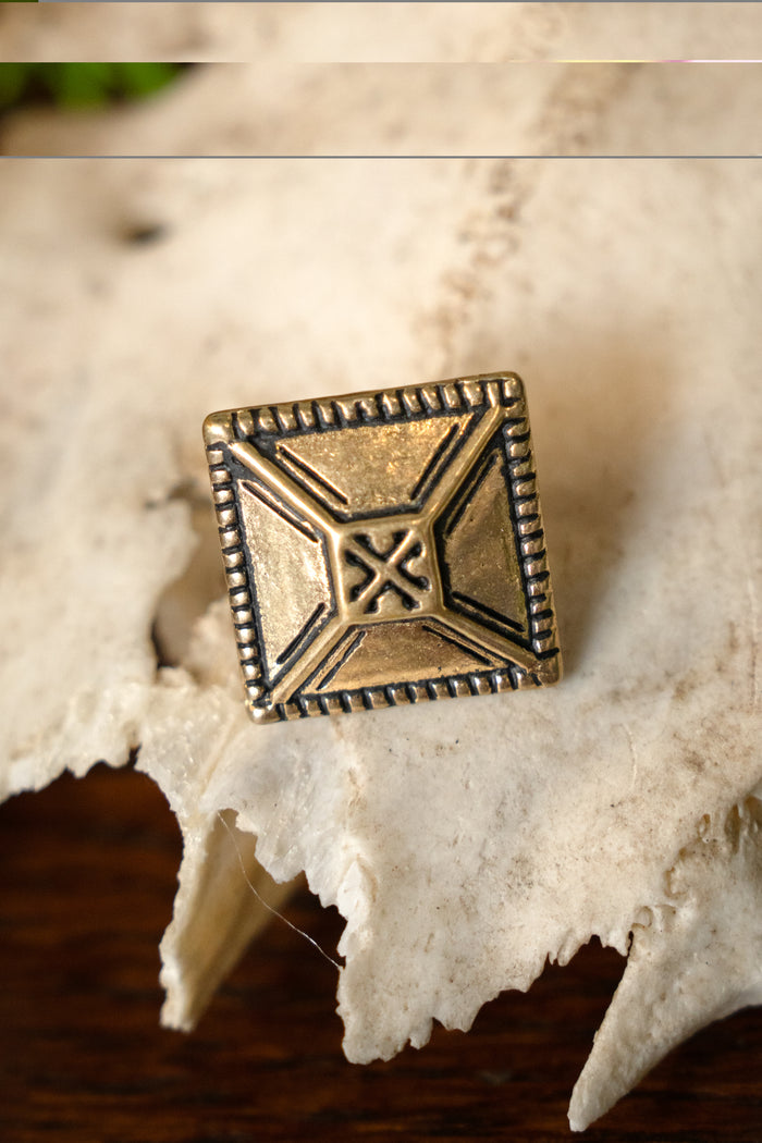 14th century pyramid belt fitting