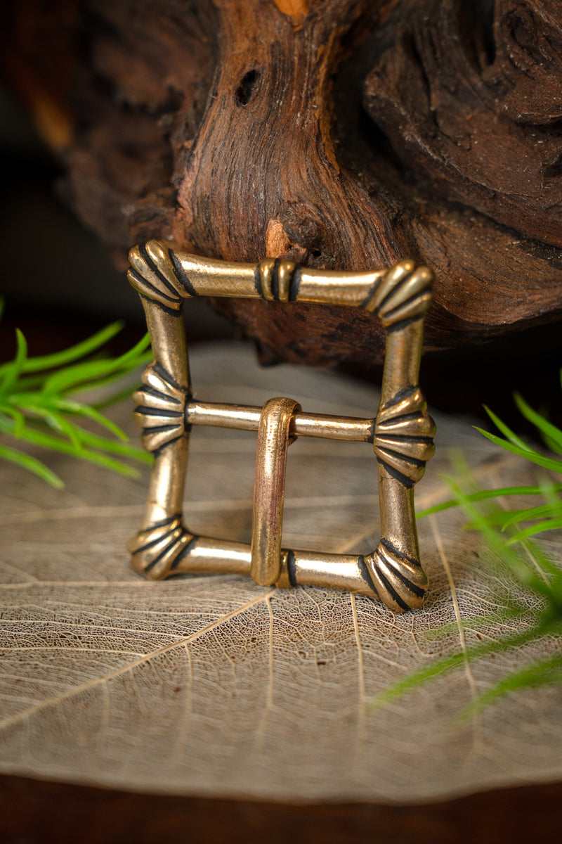 Belt buckle with shell motif, 16th century, bronze