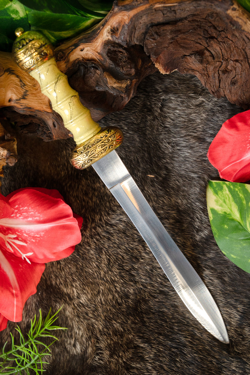 Pugnale romano, semi-affilato