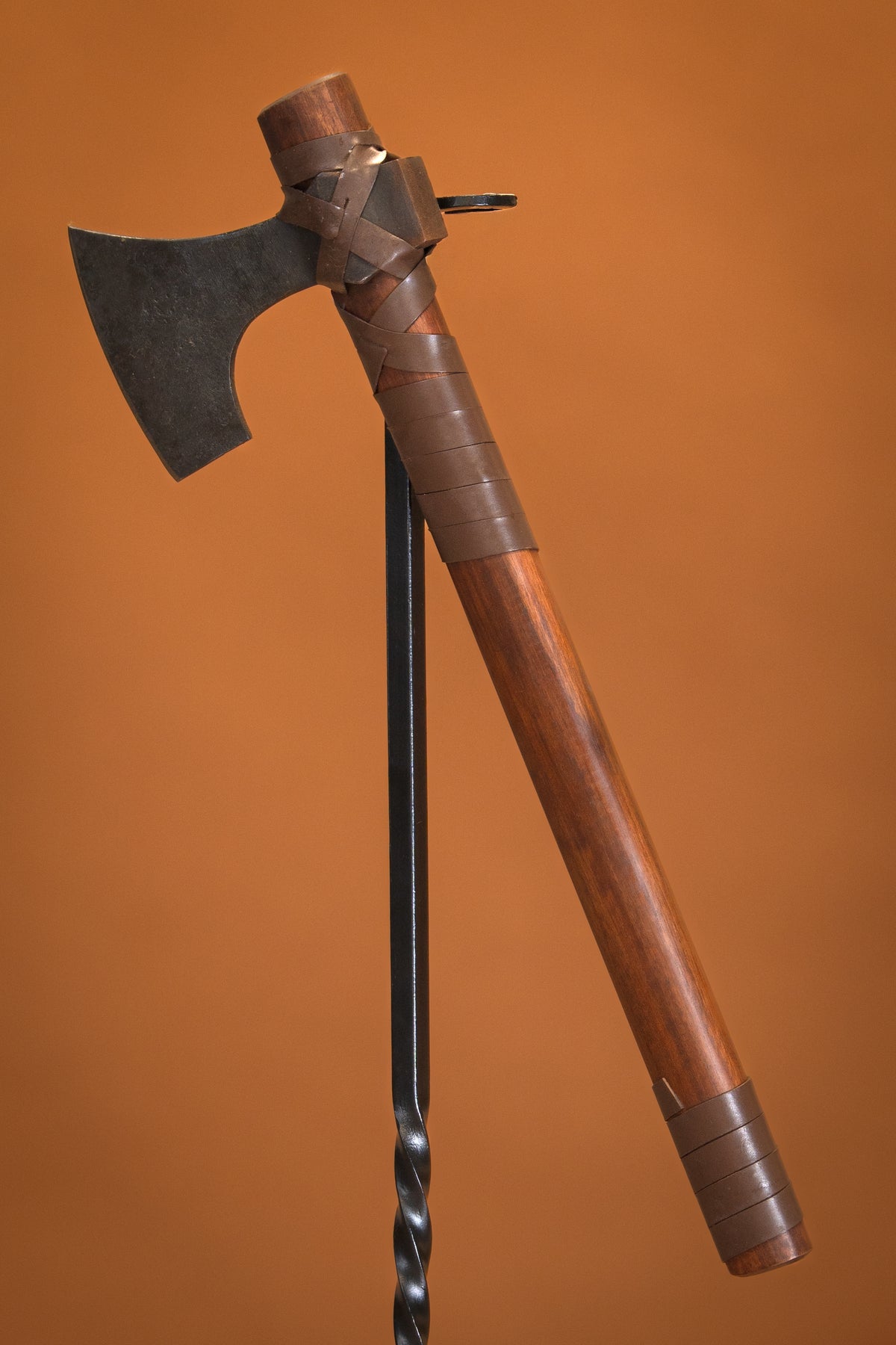 Huskarl skeggox with runes, type B, semi-sharp
