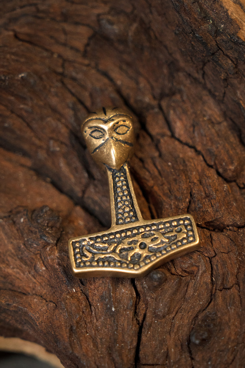 Torshammare från Mandermark, brons