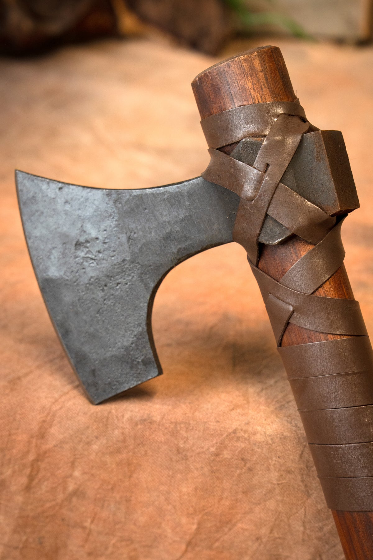 Huskarl skeggox with runes, type B, semi-sharp