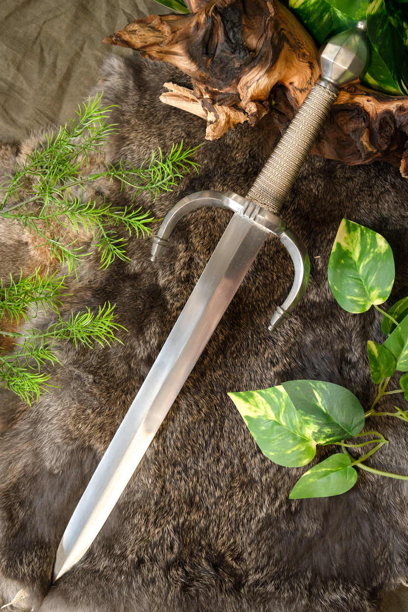 Main-gauche, semi-tranchant