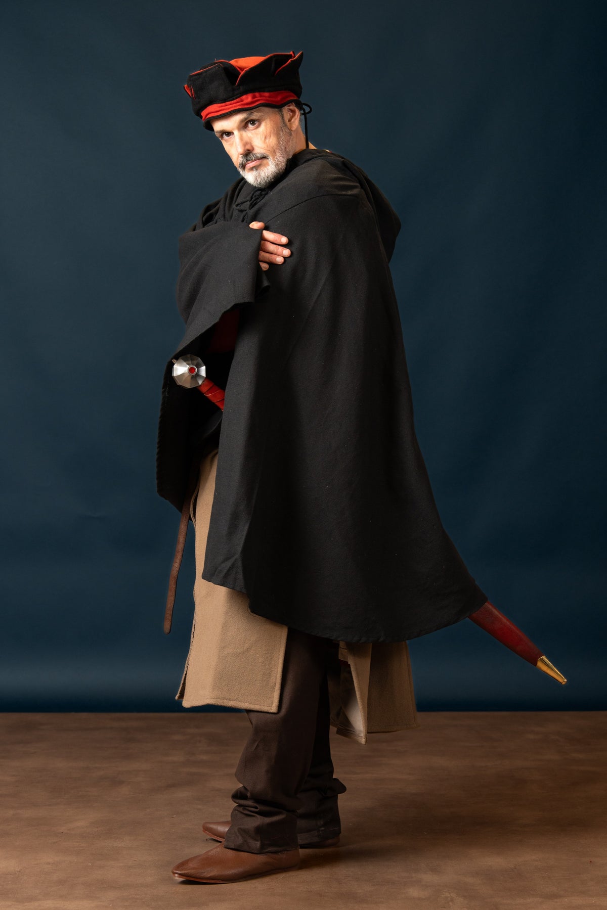 14th century hat, Codex Manesse, black-red, wool mix
