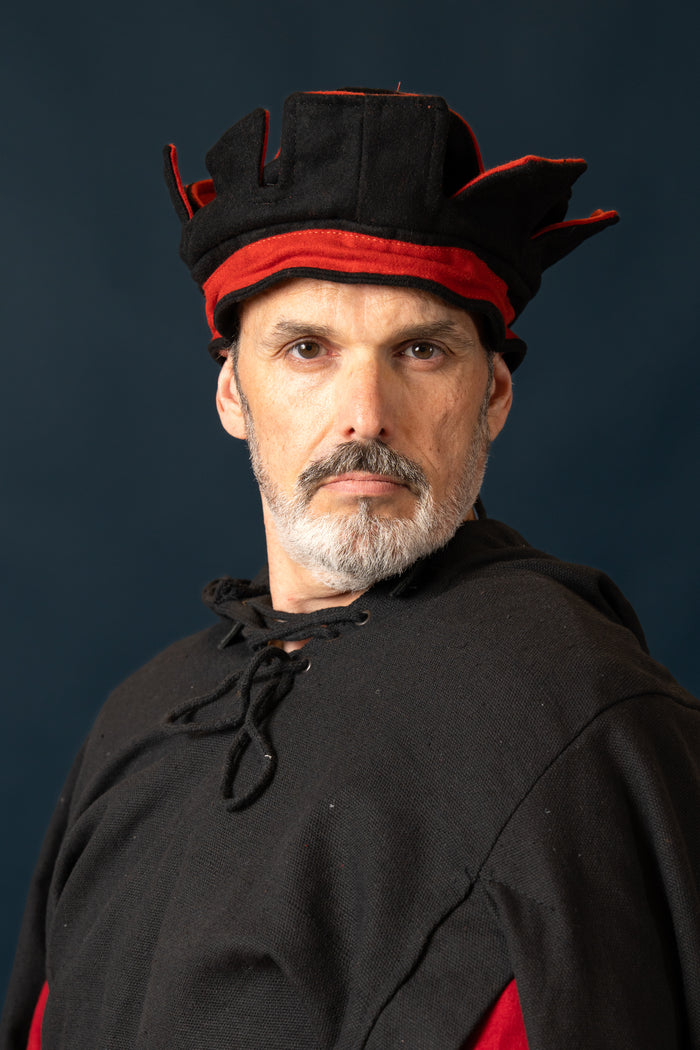 14th century hat, Codex Manesse, black-red, wool mix