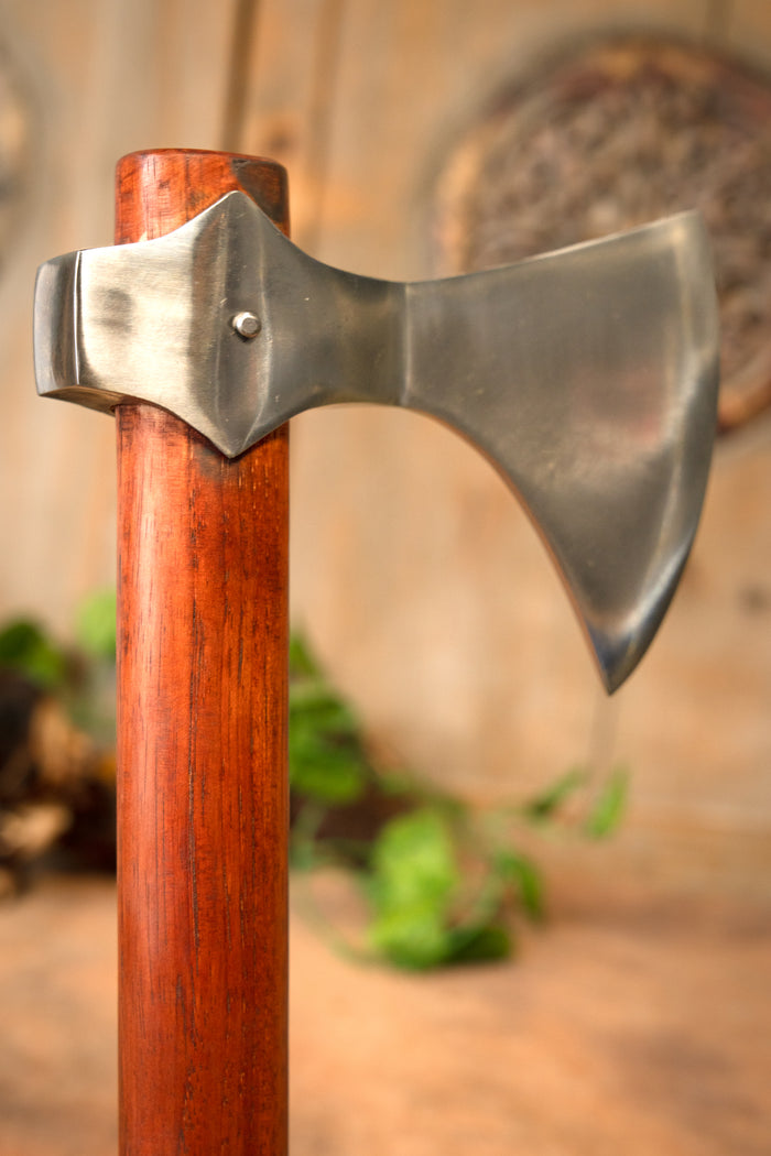 Viking skeggox, type B, semi-sharp