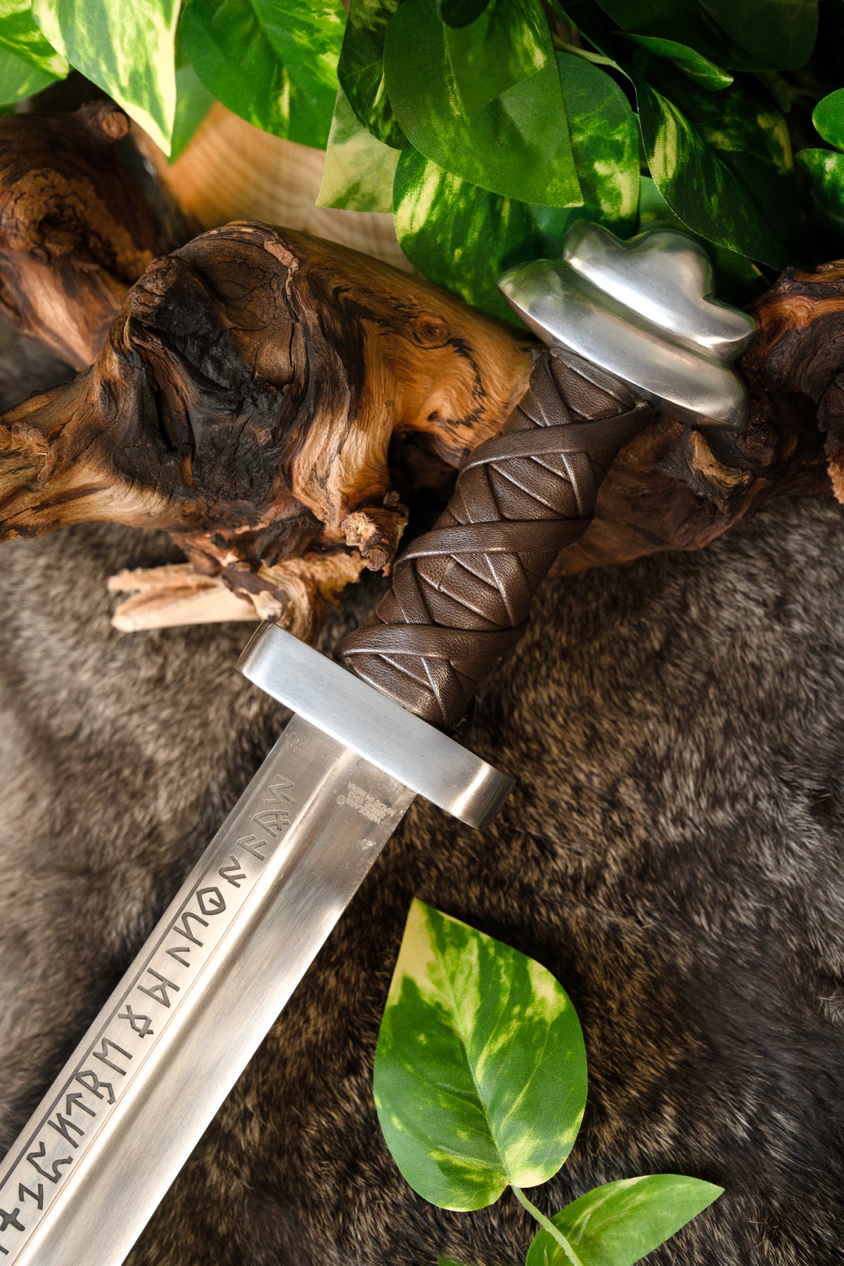 Beagnoth seax with runes, semi-sharp