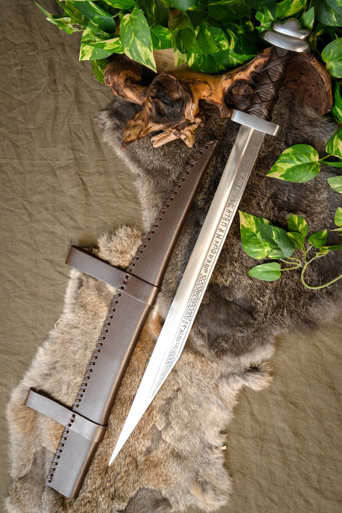 Beagnoth seax with runes, semi-sharp