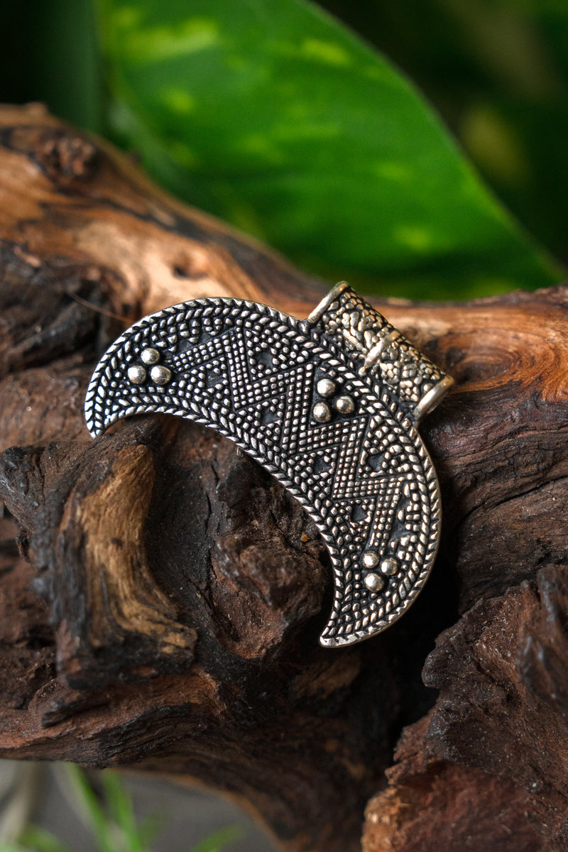 Amulette lunule Rusvik petite, en bronze argenté