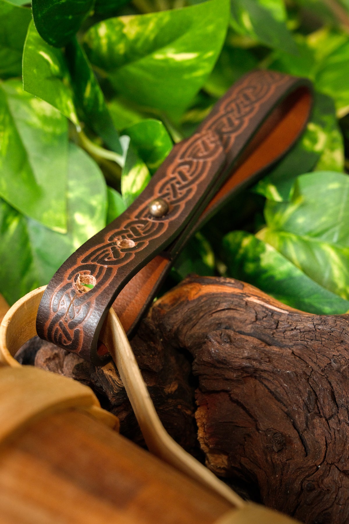 Celtic belt holder for cups, brown