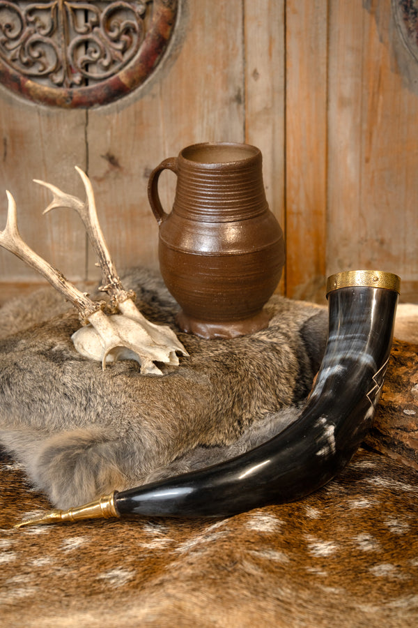 Drinking horn with valknut and brass fittings, 300-500 ml