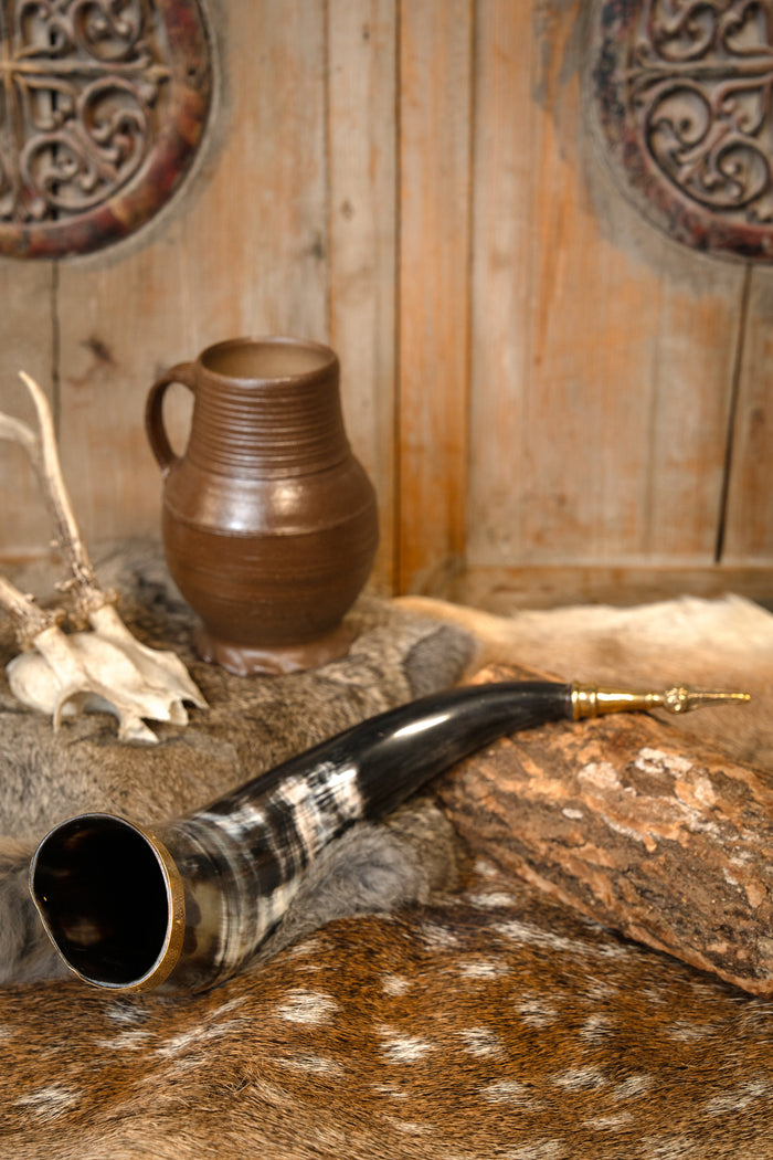 Drinking horn with valknut and brass fittings, 300-500 ml