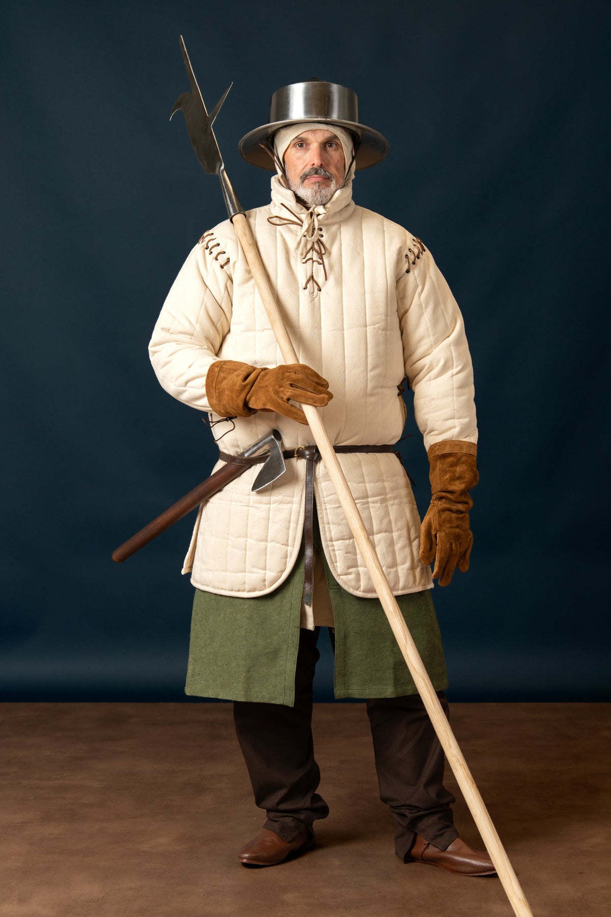 Long gambeson with detachable sleeves