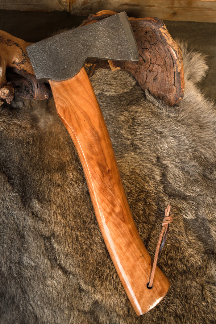 Traditional outdoor axe, semi-sharp