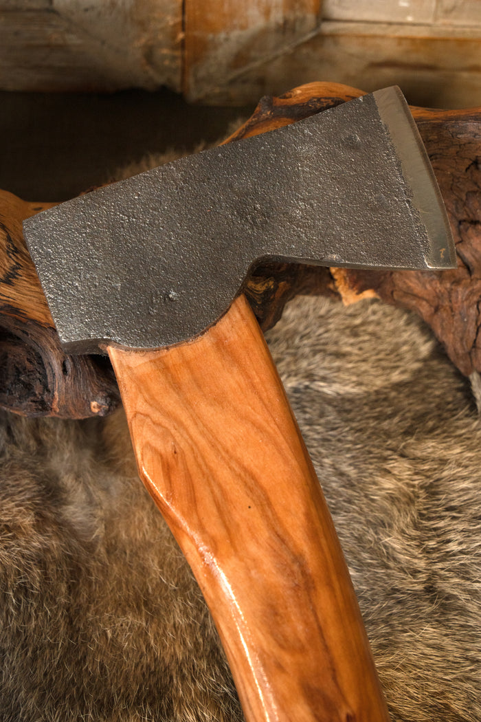 Traditional outdoor axe, semi-sharp