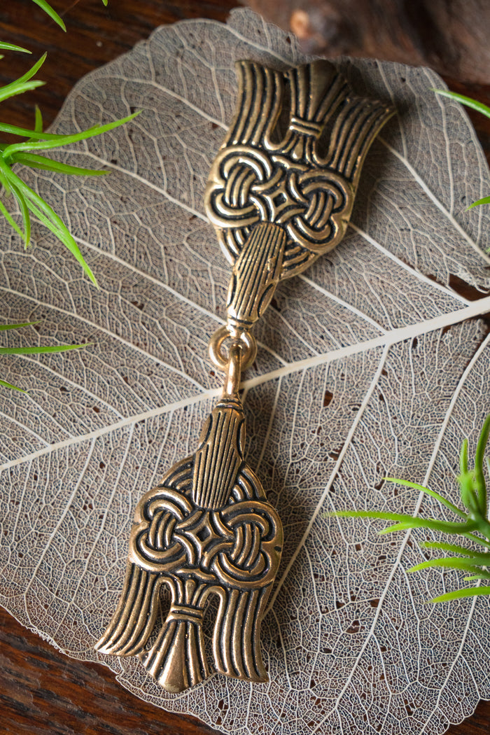 Rusvik cloak clasp, bronze