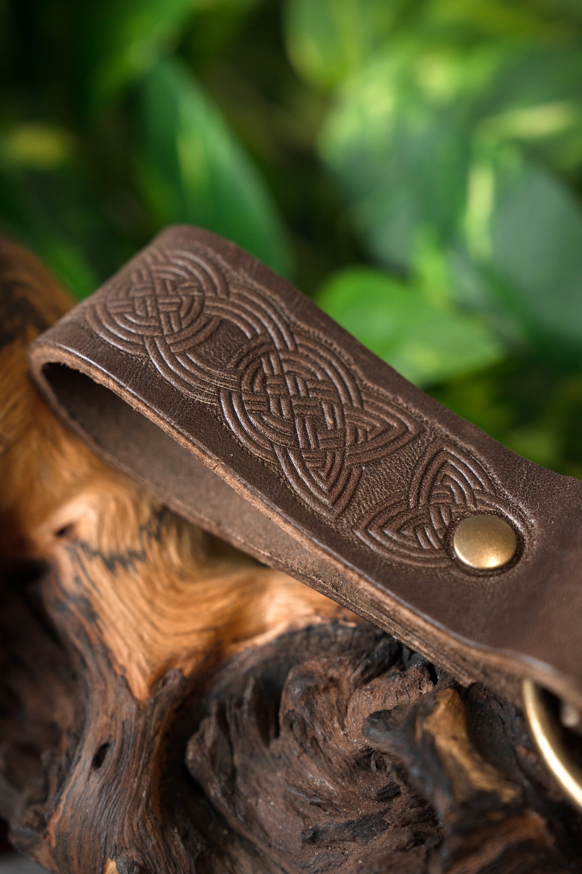 Celtic leather holder with ring, brown