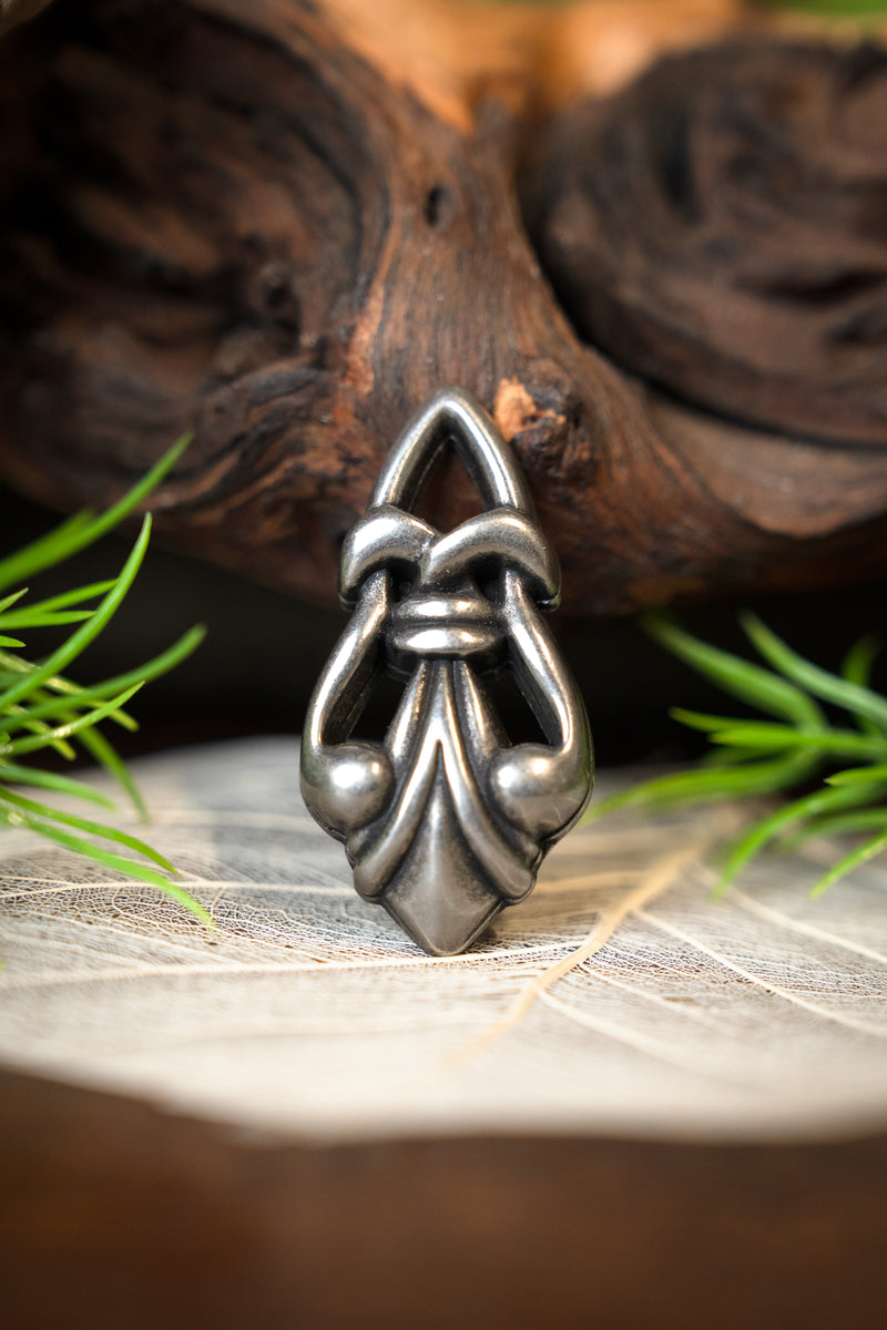 Garniture de ceinture de Gotland (1100–1200), argentée