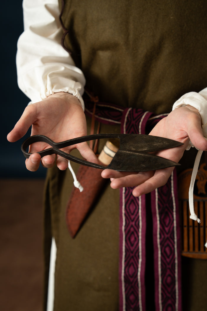 Historical bow scissors