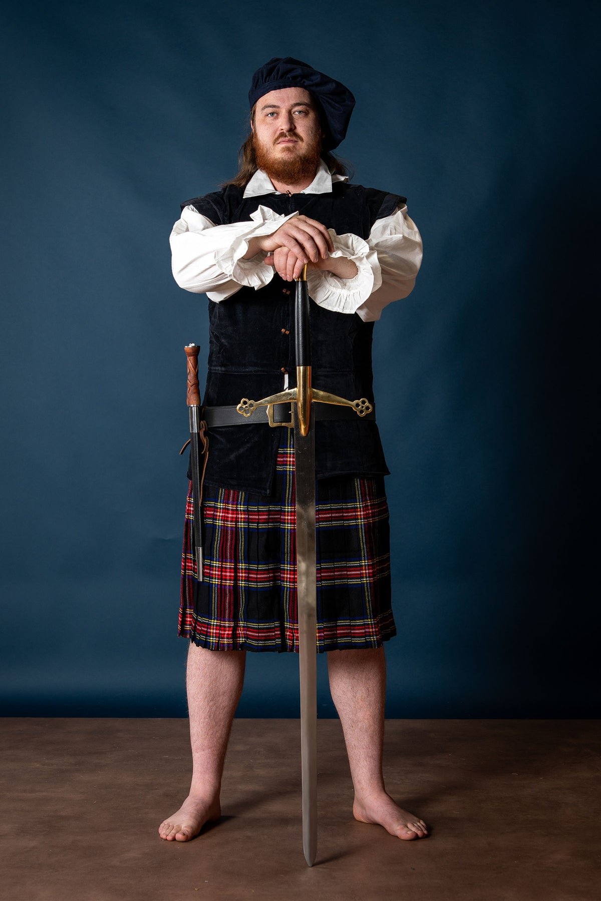 Scottish claymore with brass crossguard, semi-sharp