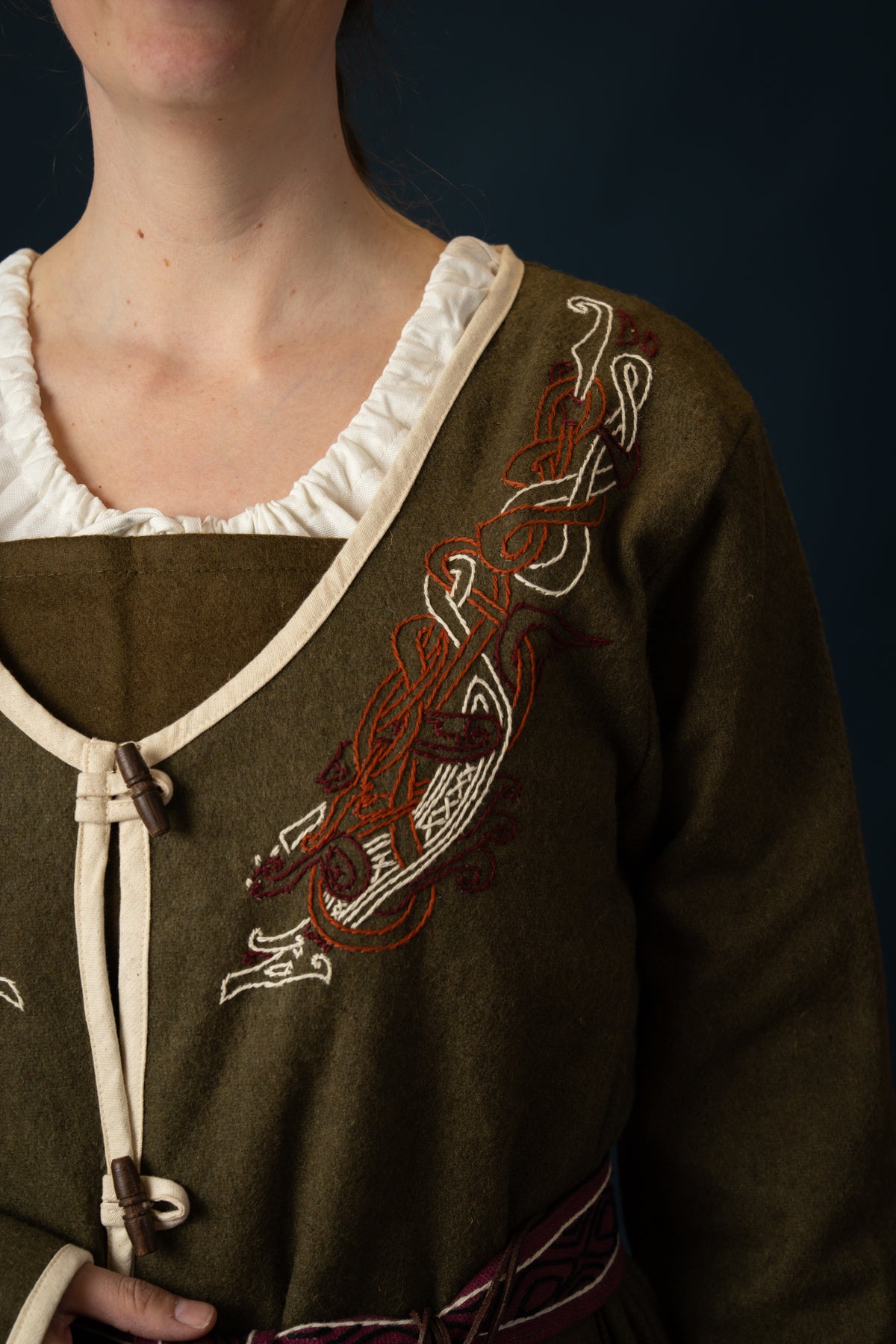 Viking kaftan Skadi, olive green, wool blend