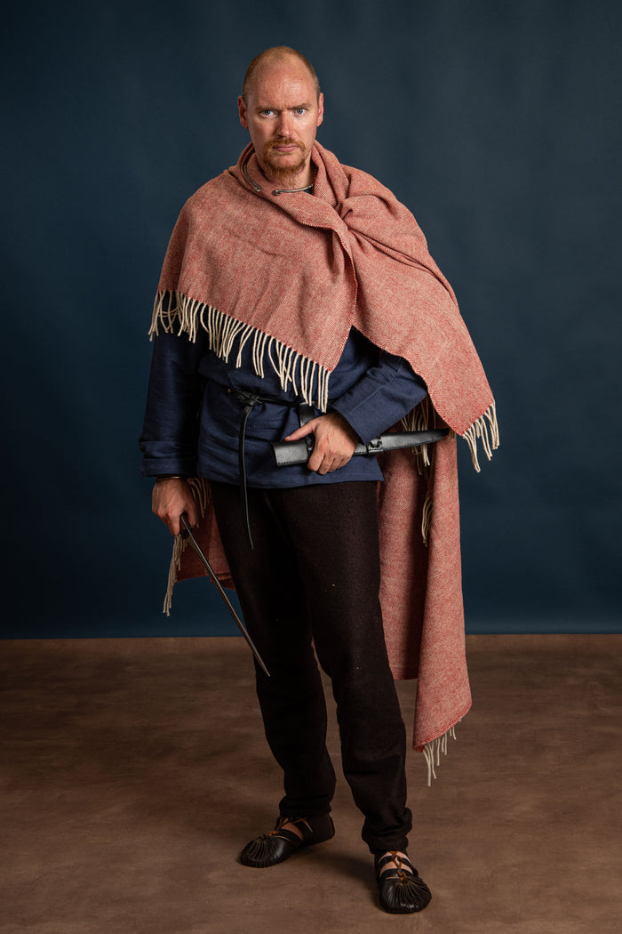Germanic Iron Age cloak, wool, red