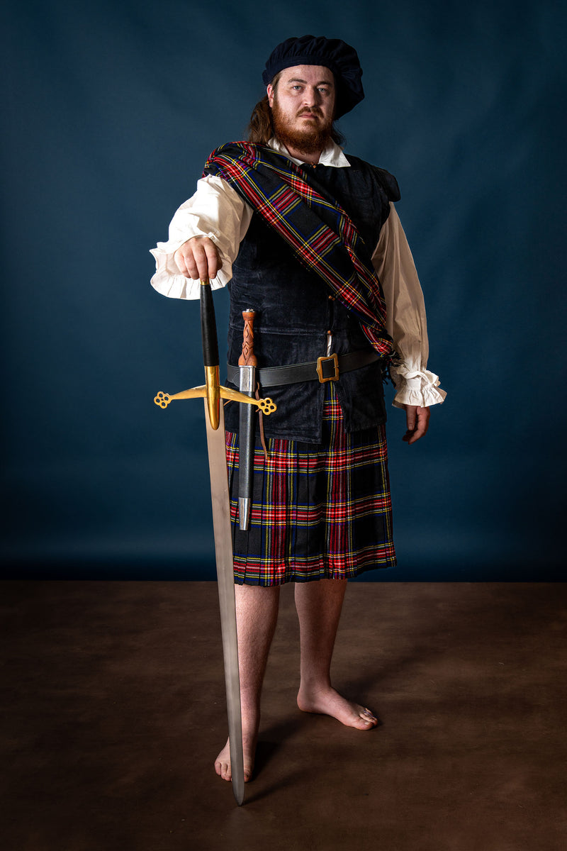 Claymore escocesa con guardamanos de latón, semi-afilada