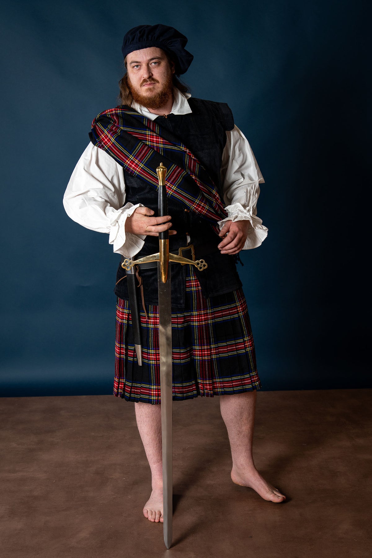 Scottish claymore with brass crossguard, semi-sharp