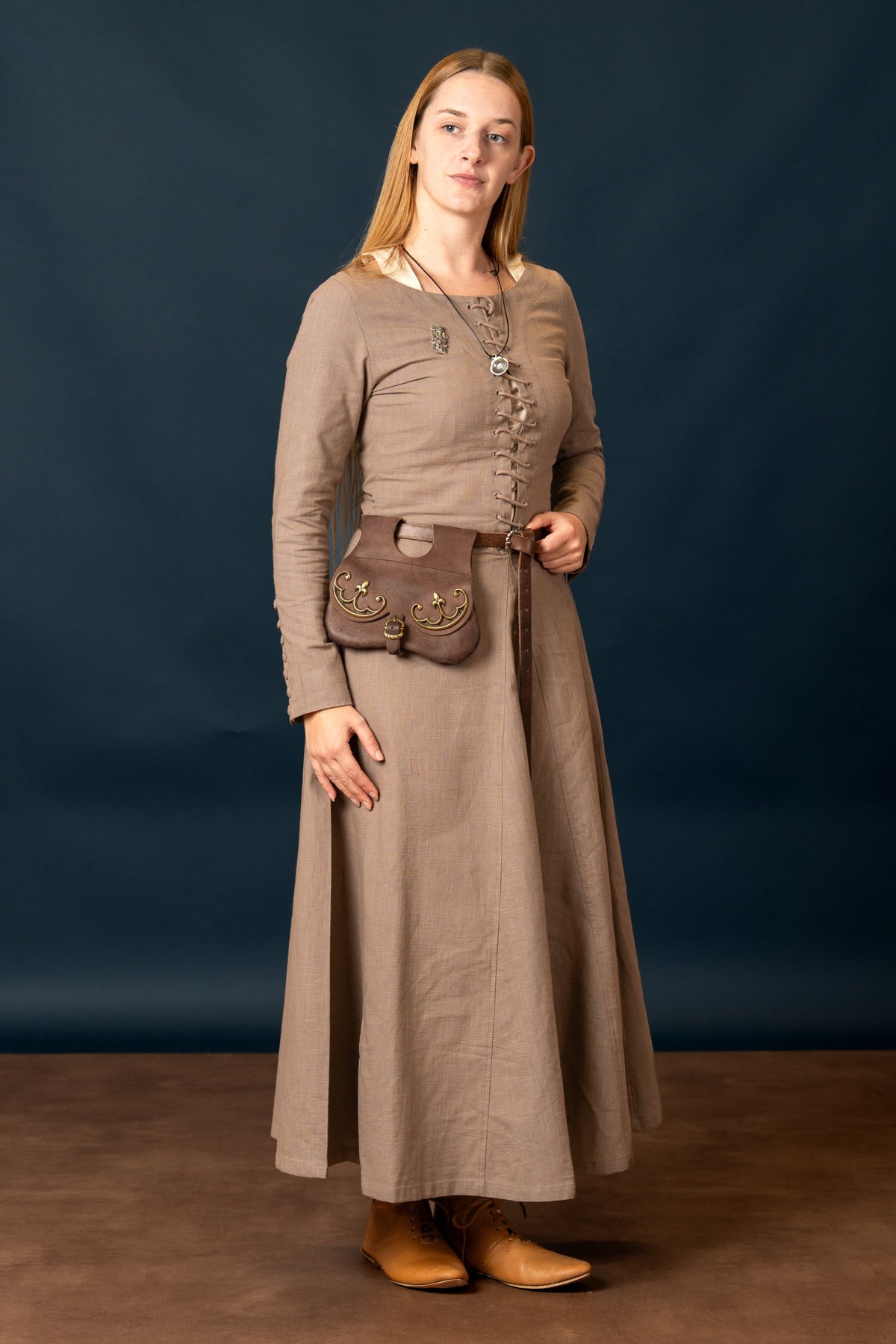 Cotehardie Marian, cotton, brown