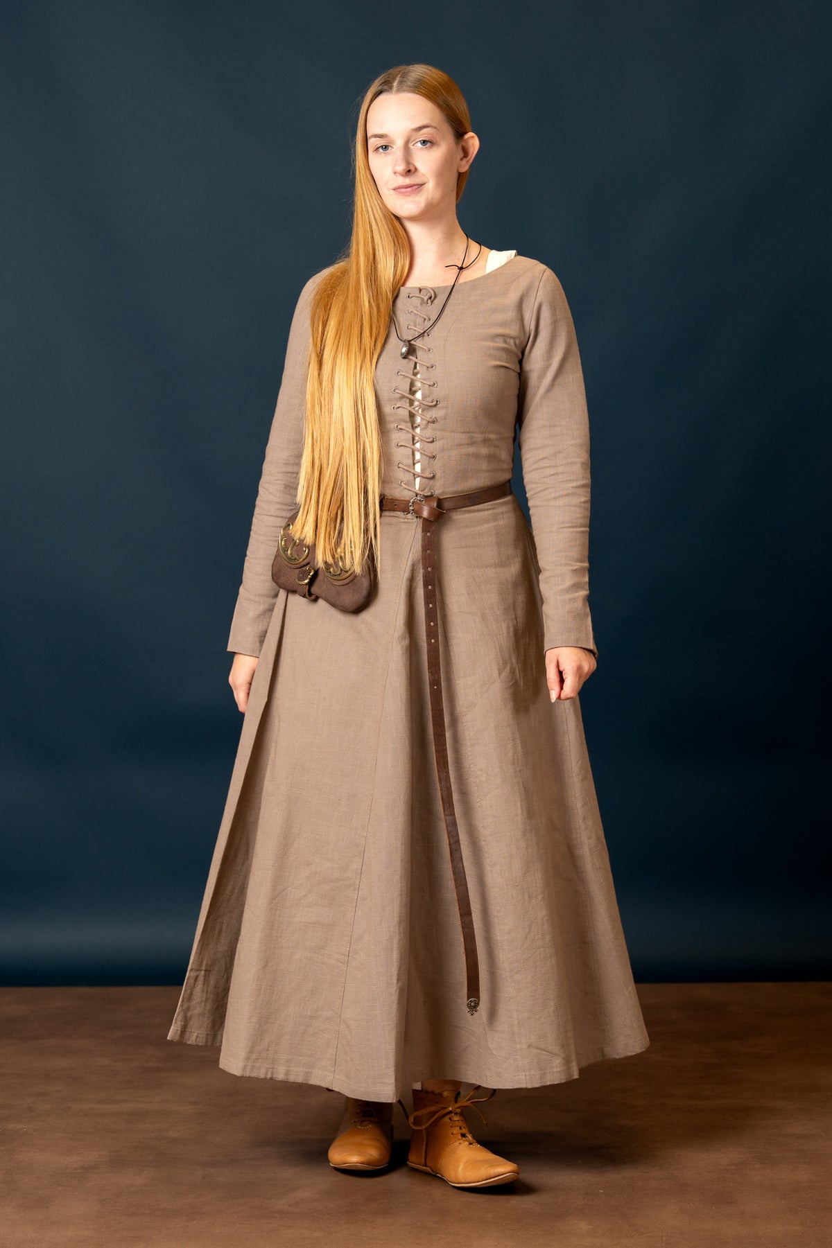 Cotehardie Marian, cotton, brown