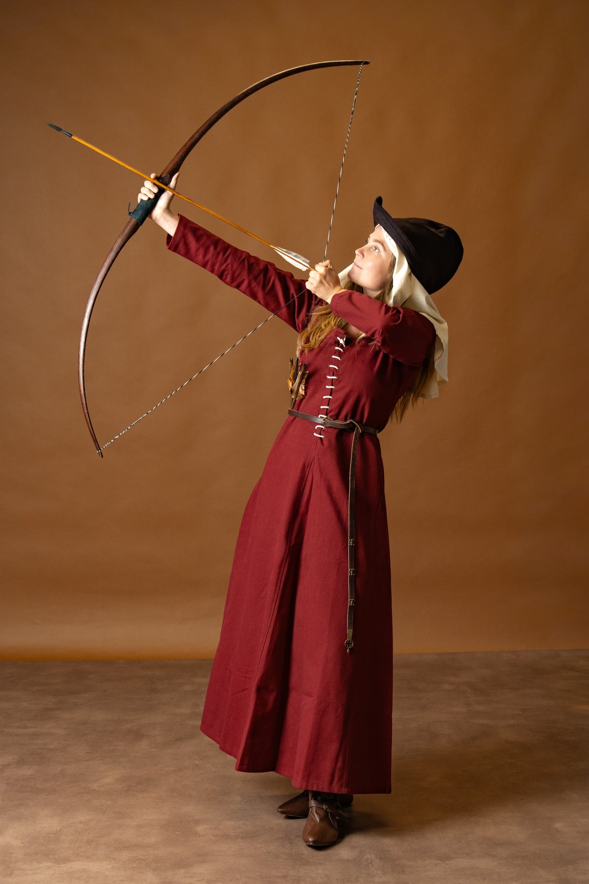 Cotehardie Christina, burgundy red