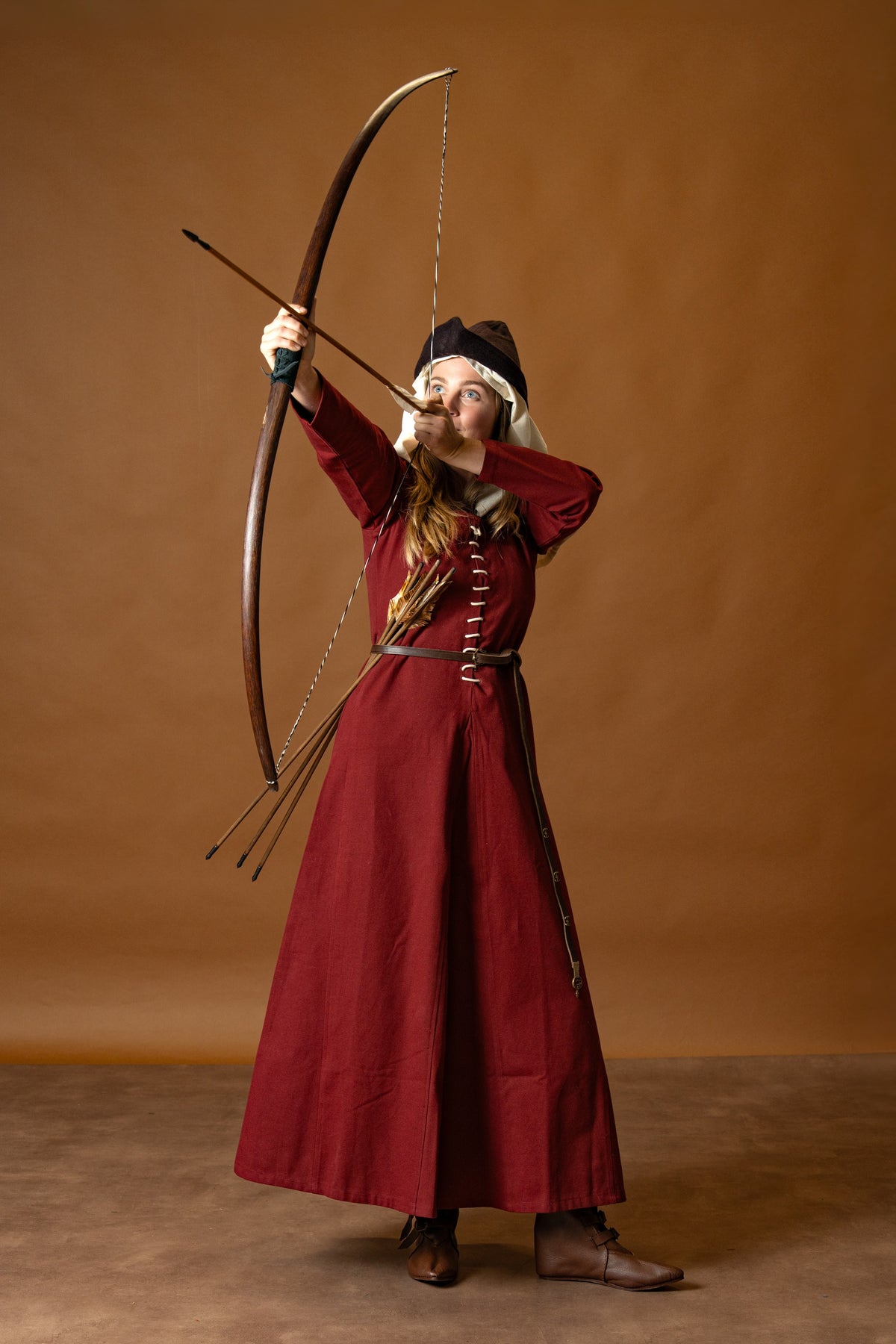 Cotehardie Christina, burgundy red