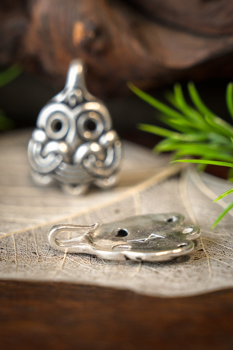 Sluitingen voor beenwindsels Birka, graf 903, verzilverd brons