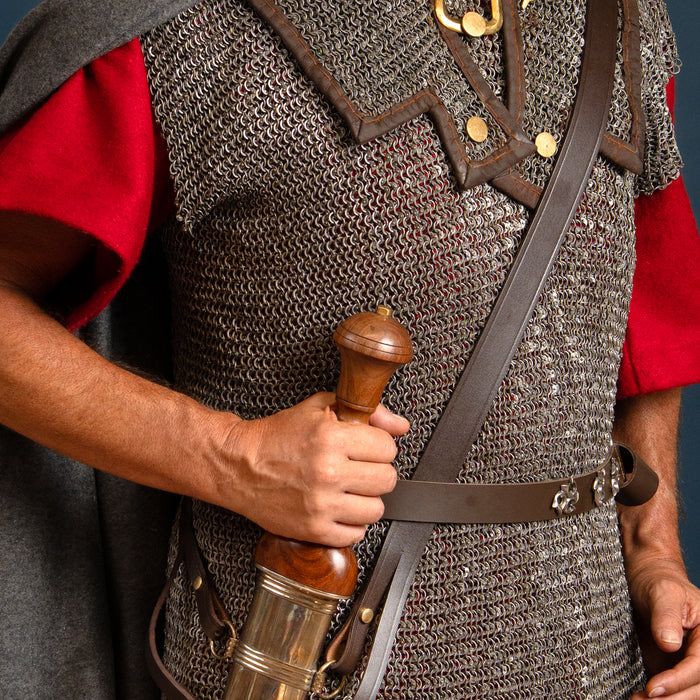 Leather shoulder strap for swords