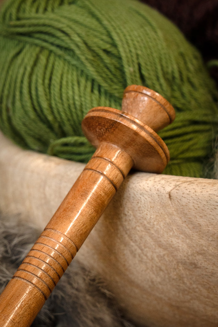 Medieval thread reel London, long
