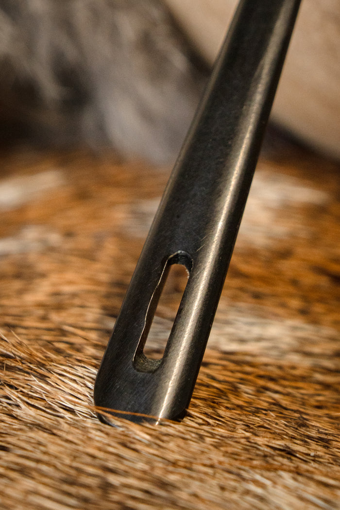 Horn needle binding needle