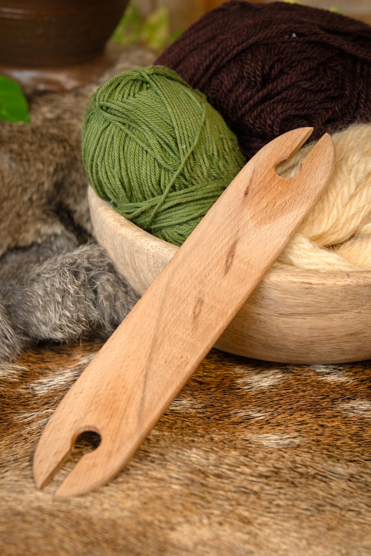 Wooden weaving shuttle light