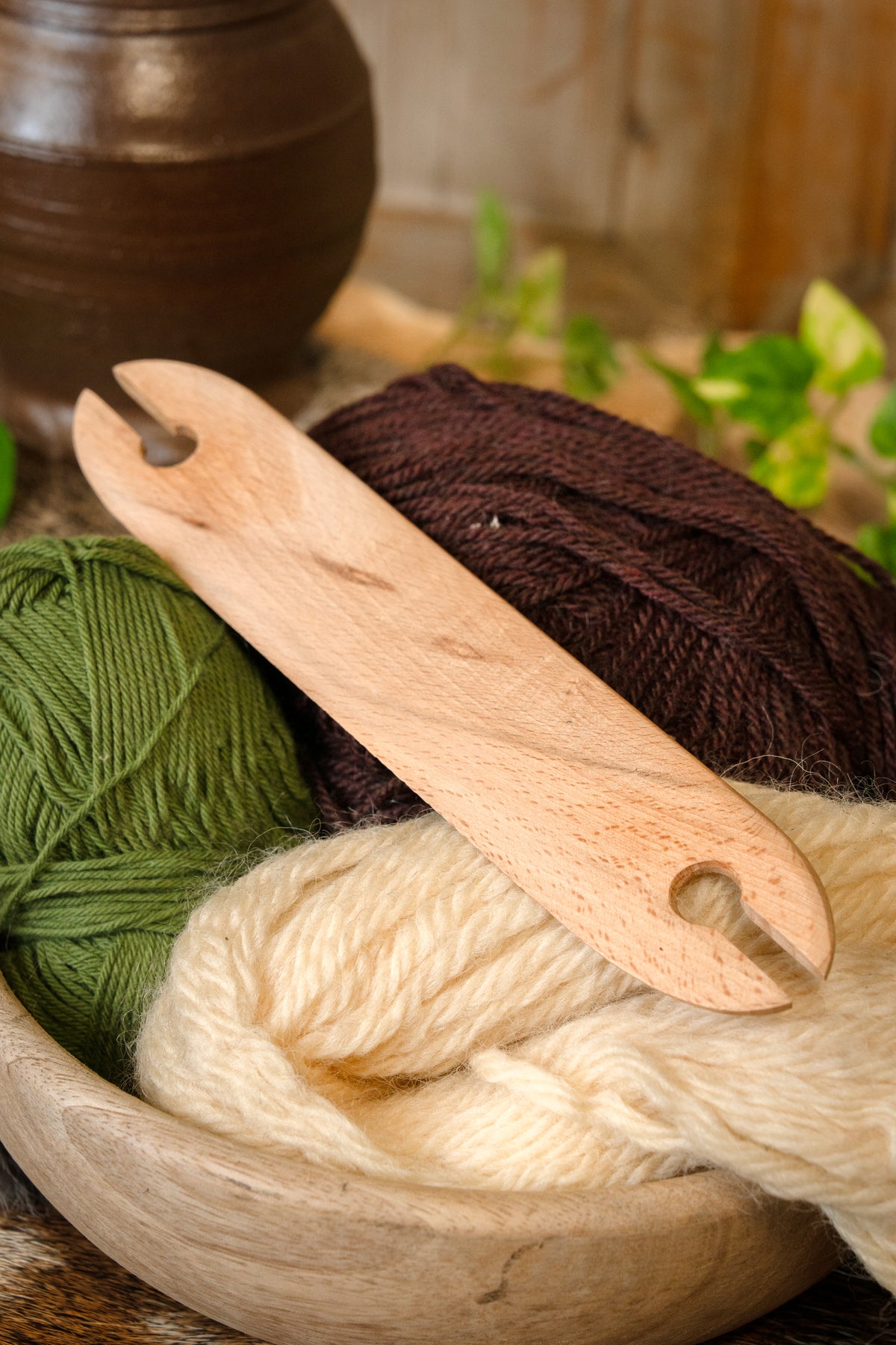 Wooden weaving shuttle light