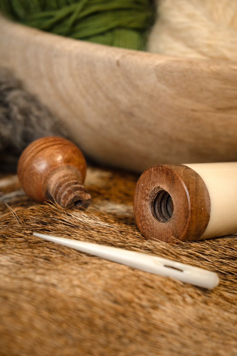 Estuche medieval para agujas de hueso