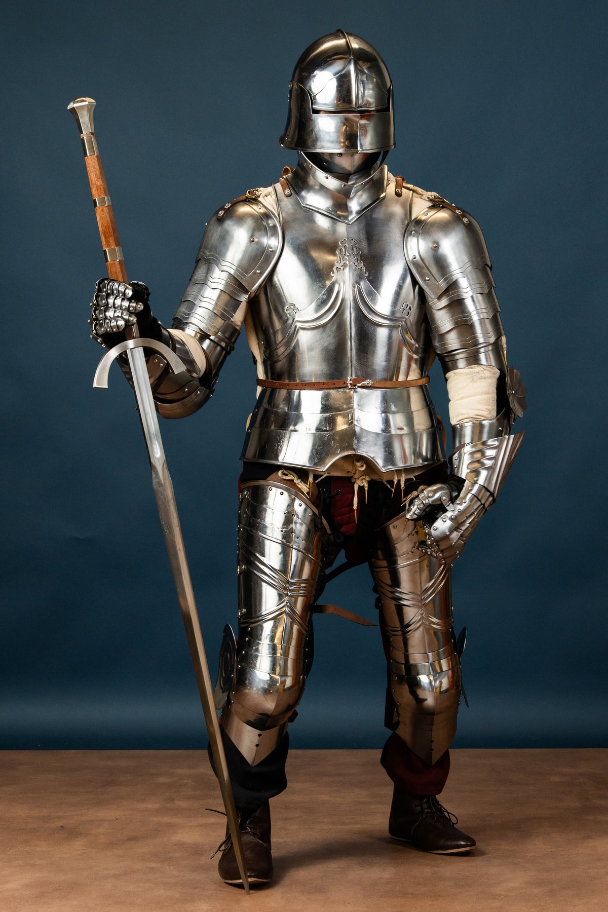Two-handed sword Oakeshott type XVIIIe, semi-sharp