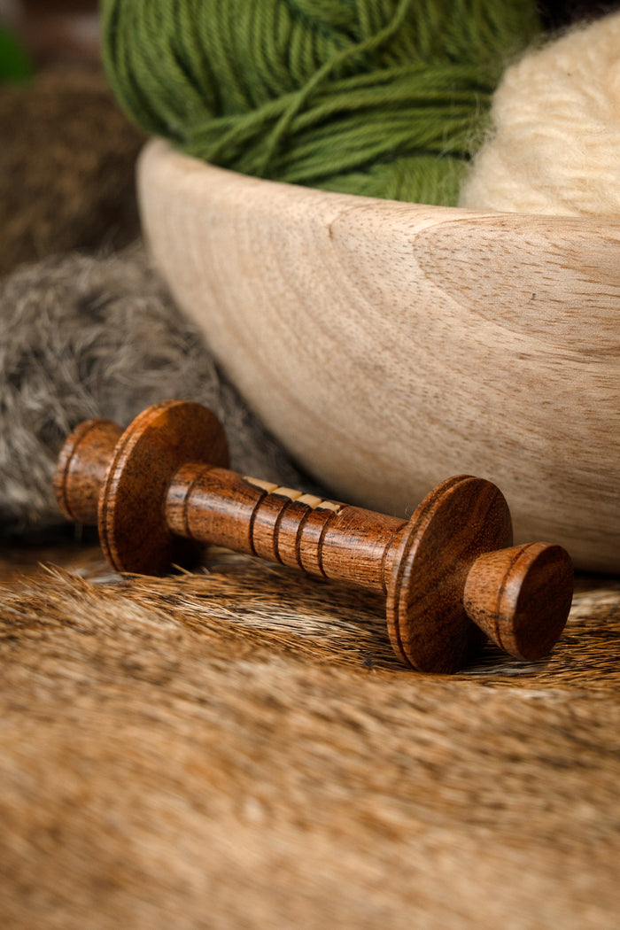 Medieval thread reel London, short