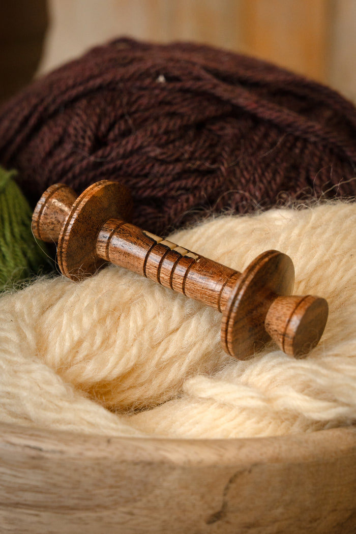 Medieval thread reel London, short