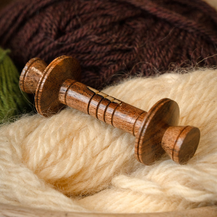 Medieval thread reel London, short