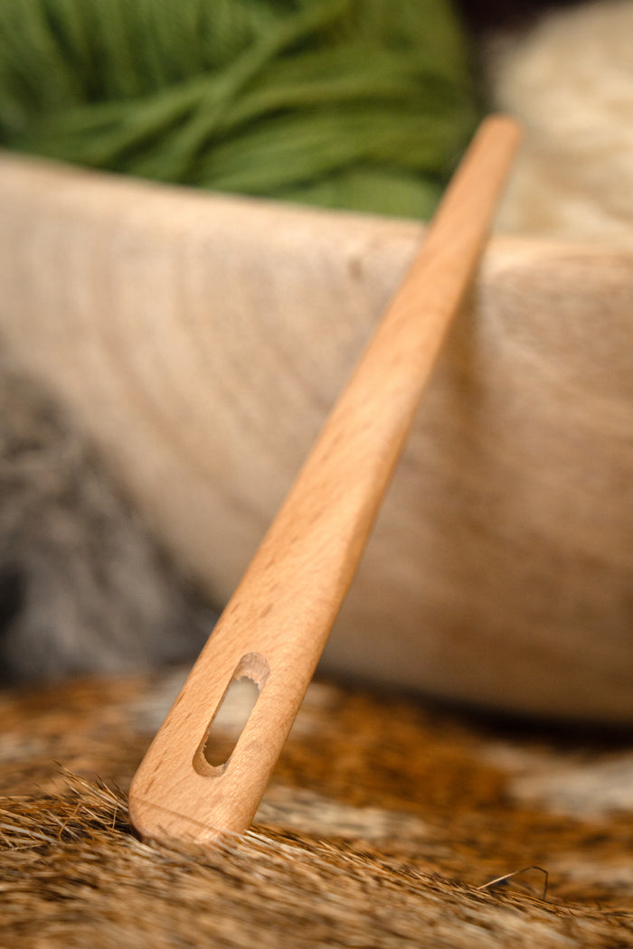 Wooden needle binding needle