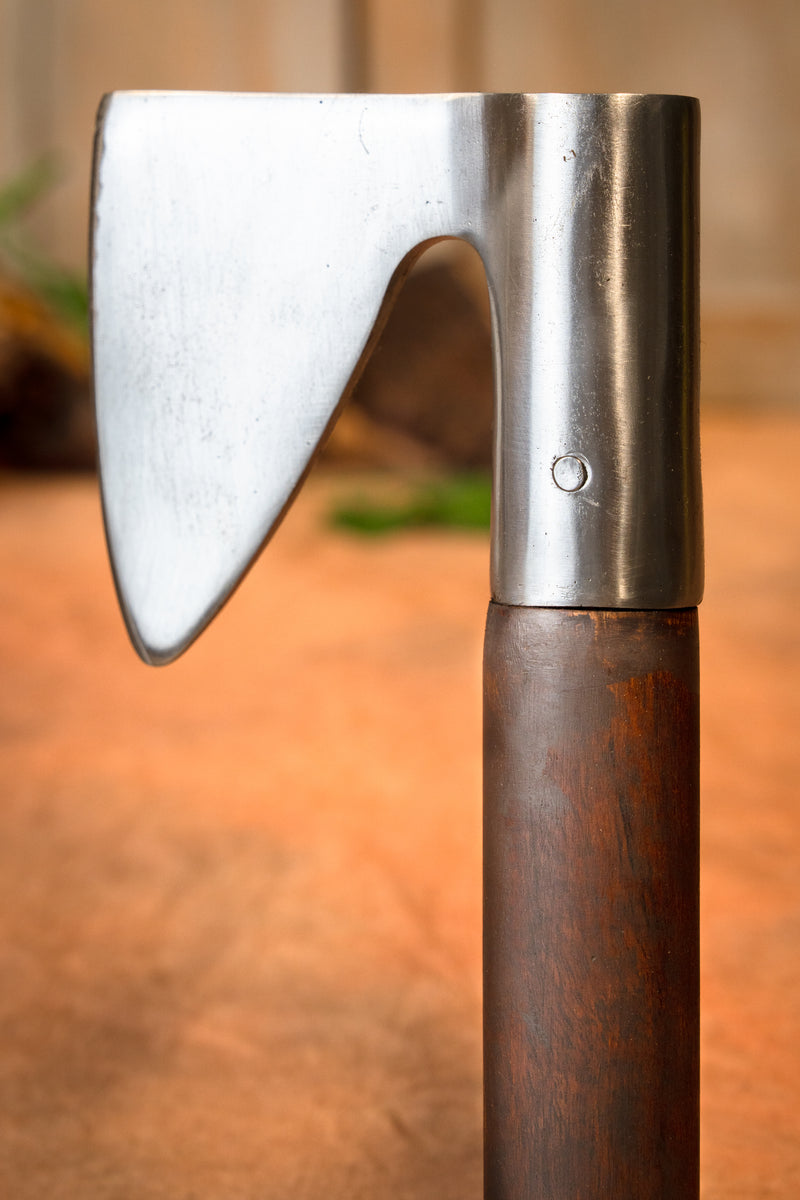 Hacha de guerra del siglo XIII, Biblia de Maciejowski, semi-afilada