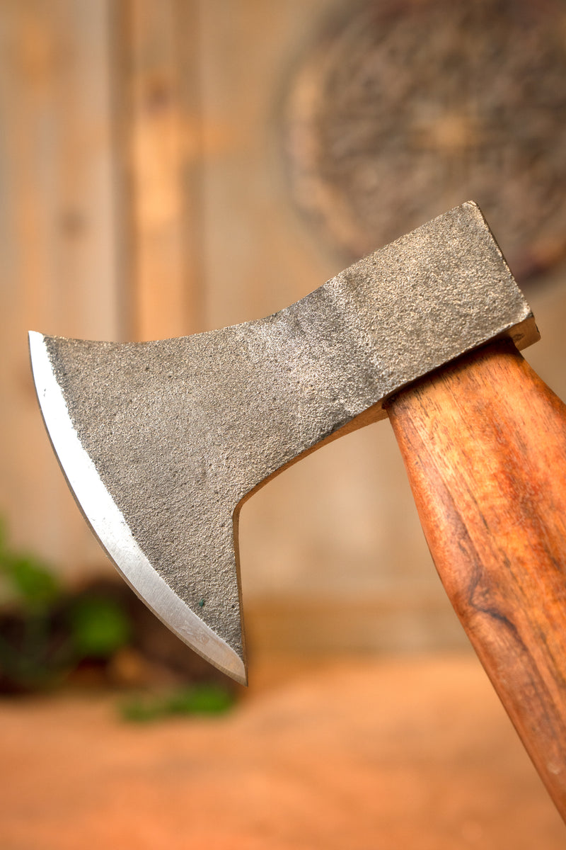 Ascia medievale d’uso, forgiata a mano, semi-affilata
