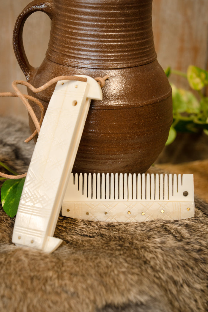 Swedish comb with holder