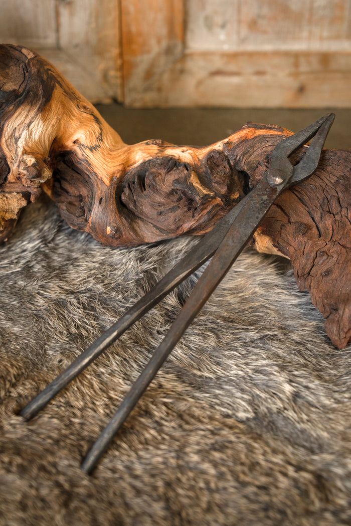Medieval tongs