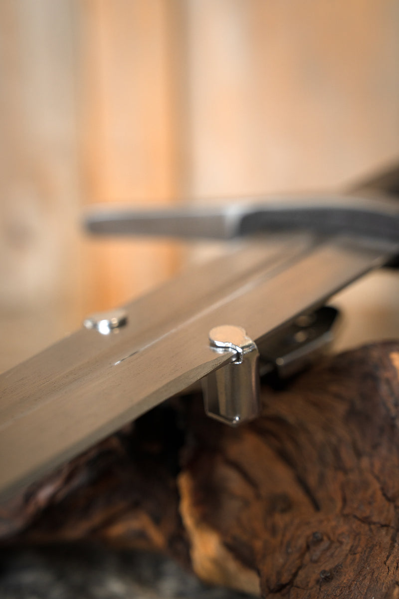 Vægophæng til sværd, maks. klingebredde 6,5 cm