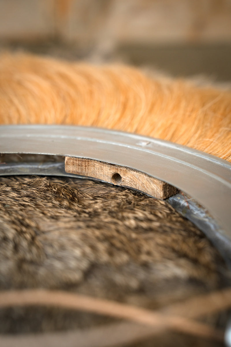 Romeinse helmkam, wit, metalen onderkant